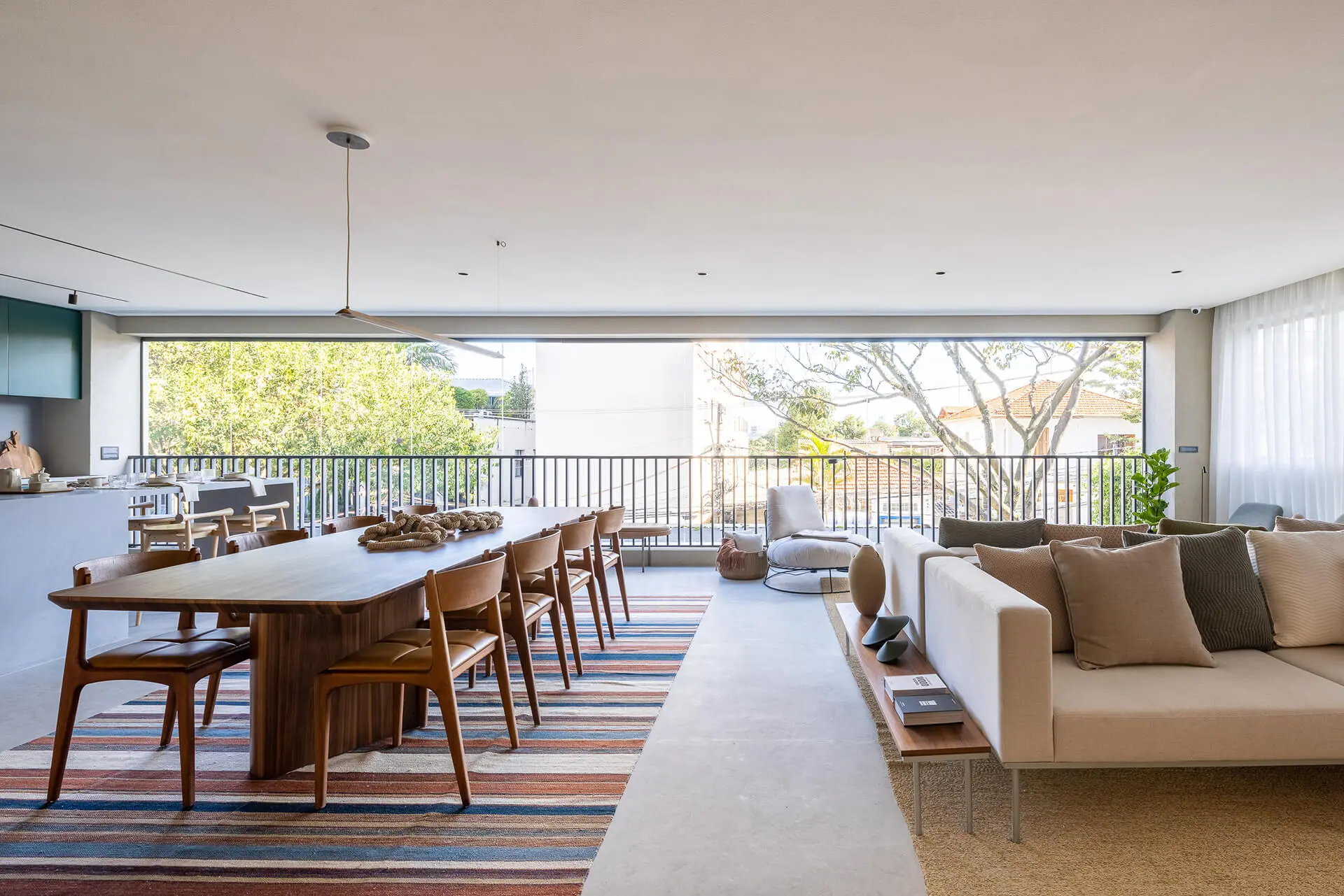 Sala de estar, jantar e cozinha integradas